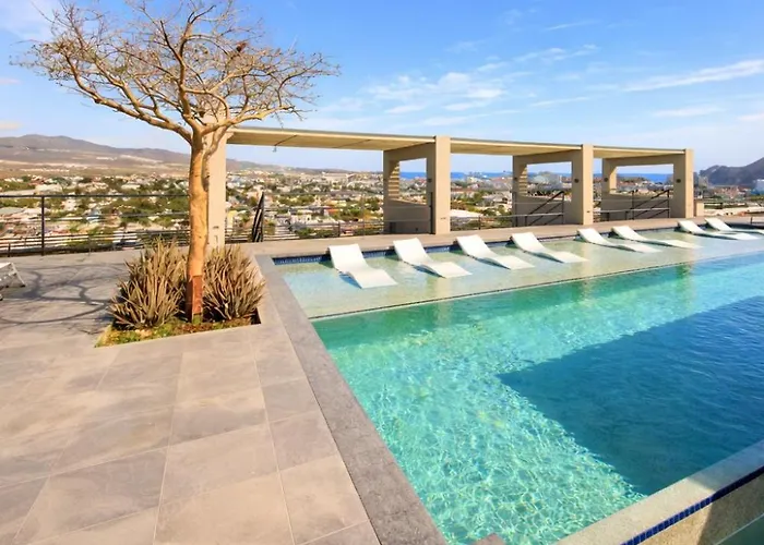 Apartment Rooftop Escape • Walk To • Luxury