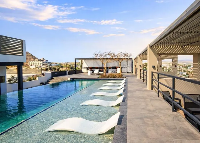 Rooftop Escape • Walk To • Luxury