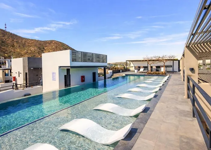 Rooftop Escape • Walk To • Luxury Apartment