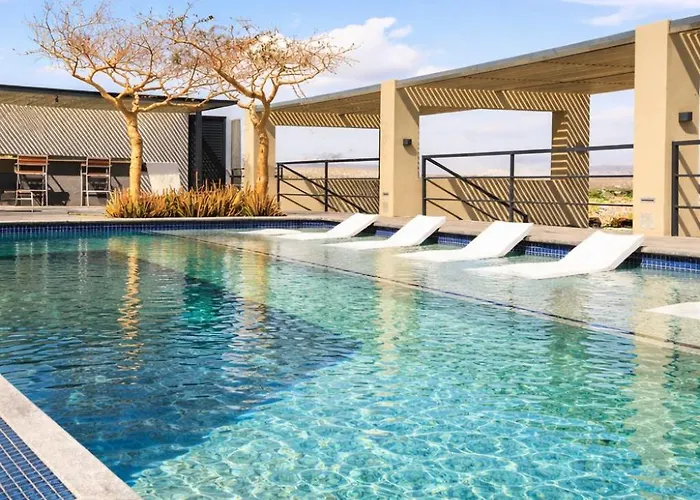 Rooftop Escape • Walk To • Luxury
