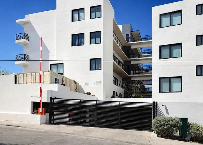 Rooftop Escape • Walk To • Luxury